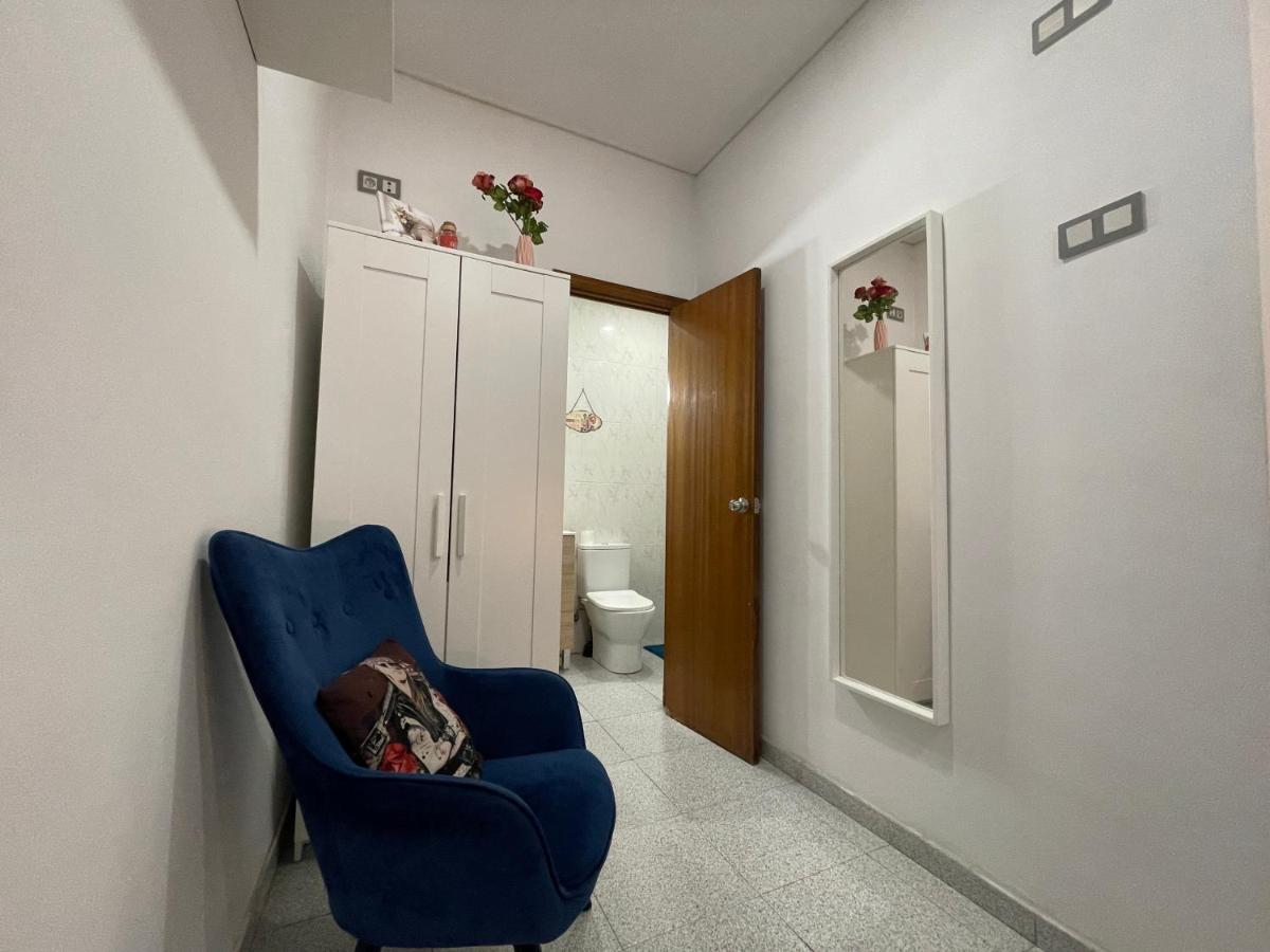 Plaza Universidad Rooms Барселона Екстериор снимка