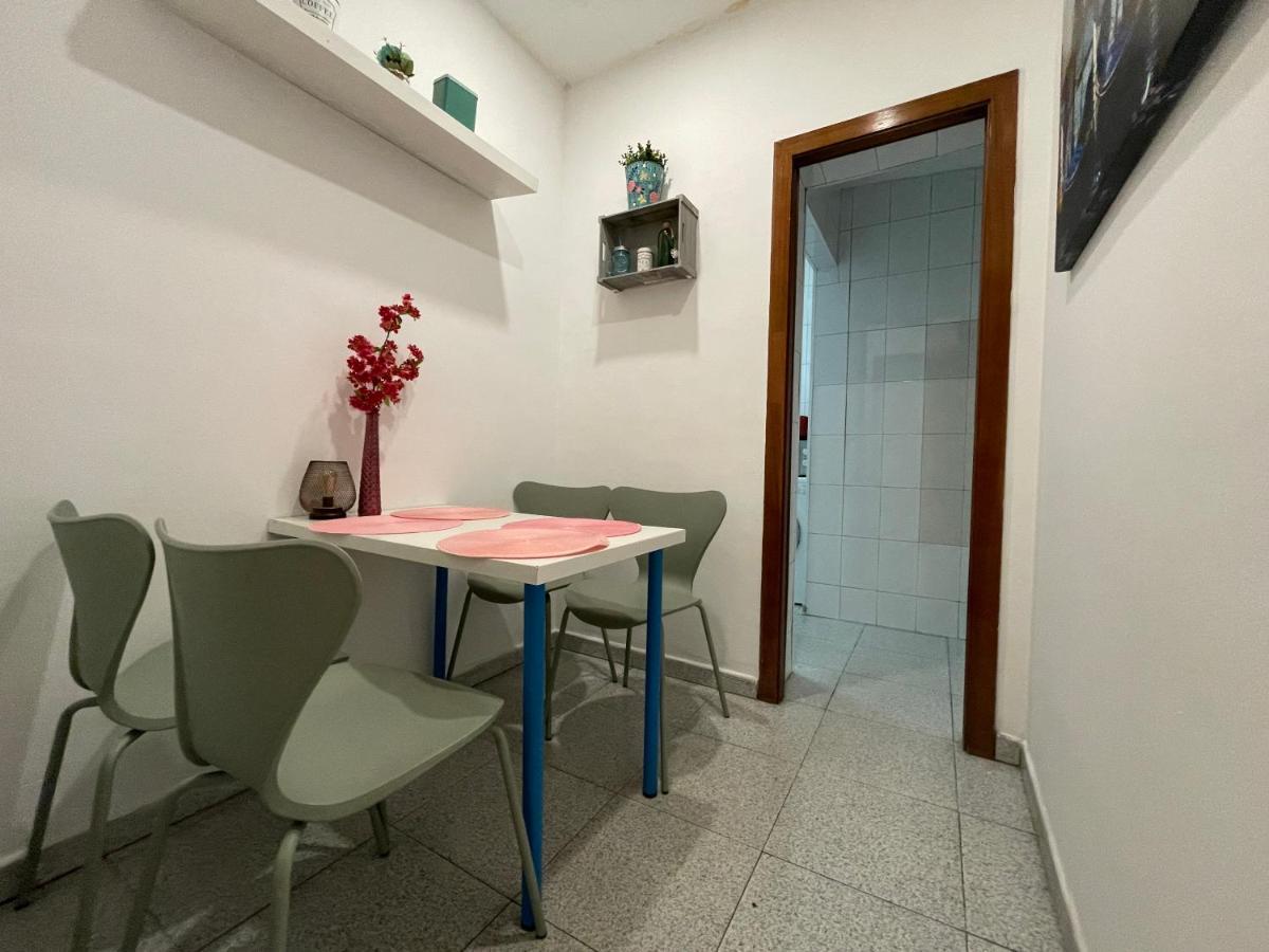 Plaza Universidad Rooms Барселона Екстериор снимка